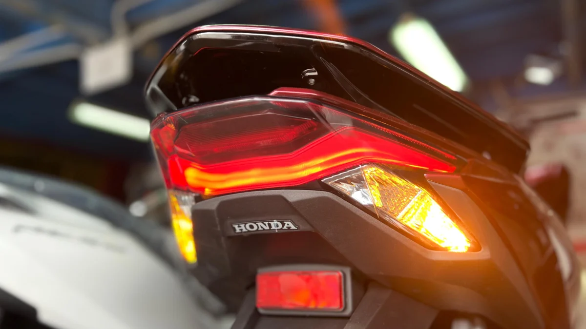 Tampilan lampu hazard di dalah satu jenis motor Honda