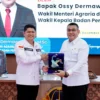 Wakil Menteri Agraria dan Tata Ruang/Wakil Kepala Badan Pertanahan Nasional (Wamen ATR/Waka BPN), Ossy Dermawan saat berkunjung ke Kantor Wilayah (Kanwil) BPN Provinsi Sulawesi Tengah (Sulteng), Kota Palu pada Rabu (04/12/2024).