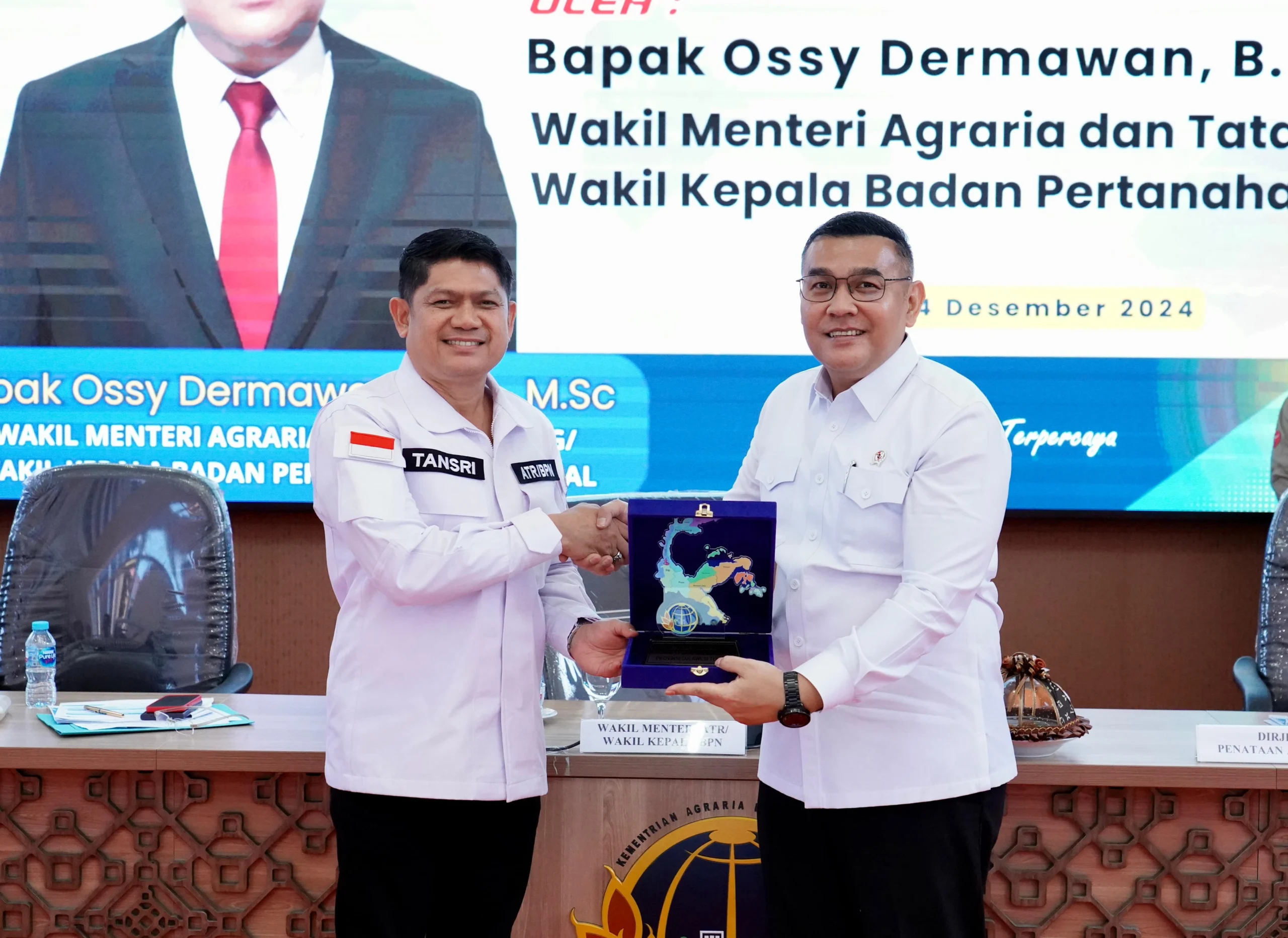 Wakil Menteri Agraria dan Tata Ruang/Wakil Kepala Badan Pertanahan Nasional (Wamen ATR/Waka BPN), Ossy Dermawan saat berkunjung ke Kantor Wilayah (Kanwil) BPN Provinsi Sulawesi Tengah (Sulteng), Kota Palu pada Rabu (04/12/2024).