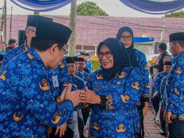 Mantan Sekda Kota Bogor, Syarifah Sofiah saat berpamitan kepada jajaran ASN Pemkot Bogor. (Yudha Prananda / Jabar Ekspres)