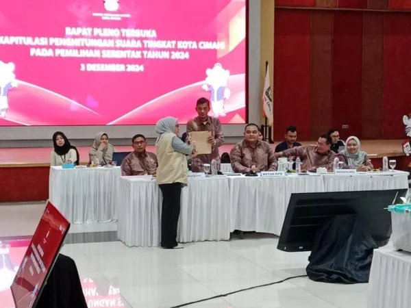 Rapat Pleno Terbuka Rekapitulasi Perhitungan Suara Tingkat Kota Cimahi, Perolehan Suara Ngatiyana-Adhitia Unggul (mong)