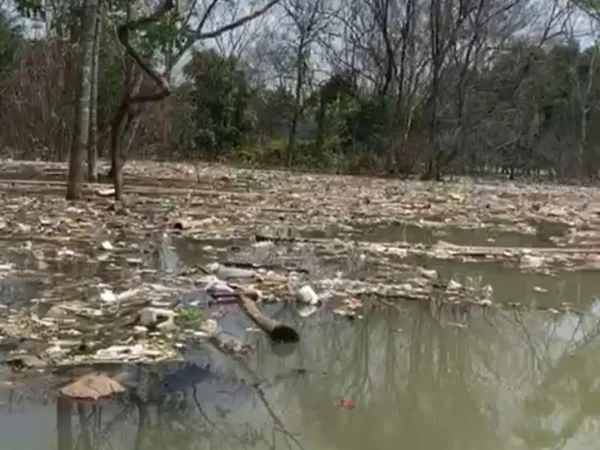 Sampah memenuhi aliran sungai di Bendungan Leuwikeris, pasca hujan dalam beberapa terakhir. (tangkapan layar)