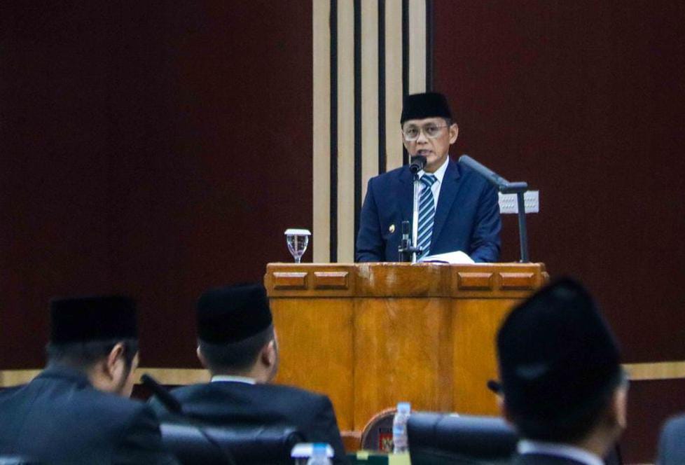 Pj Wali Kota Bogor, Hery Antasari saat berpidato dalam rapat paripurna bersama jajaran DPRD Kota Bogor. (Yudha Prananda / Jabar Ekspres)