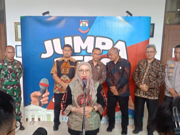 Analis Pemberantasan Korupsi Madya Direktorat Koordinasi dan Supervisi Wilayah III KPK, Irawati dalam Jumpa Pers Rangkaian Harkodia di Kota Cimahi (mong)