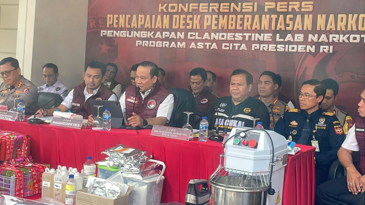 Bareskrim Polri bersama Polda Jawa Barat dan Direktorat Bea dan Cukai berhasil mengungkap sebuah jaringan peredaran narkoba besar