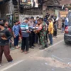 Dua sepeda motor bertabrakan di Jalan Raya Soreang - Cipatik tepatnya di Desa Jelegong, Kecamatan Kutawaringin, Kabupaten Bandung, pada Jumat (13/12). Foto Istimewa