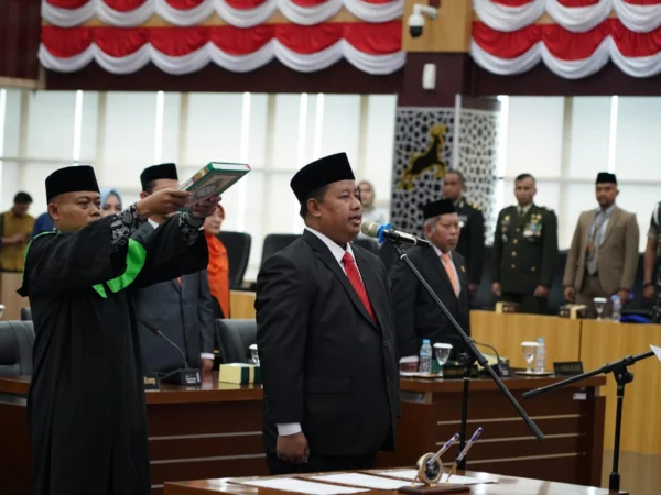 Abdul Rosyid dari PKS saat pengambilan sumpah jabatan sebagai PAW Anggota DPRD Kota Bogor periode 2024-2029 gantikan Atang Trisnanto. (Yudha Prananda / Jabar Ekspres)