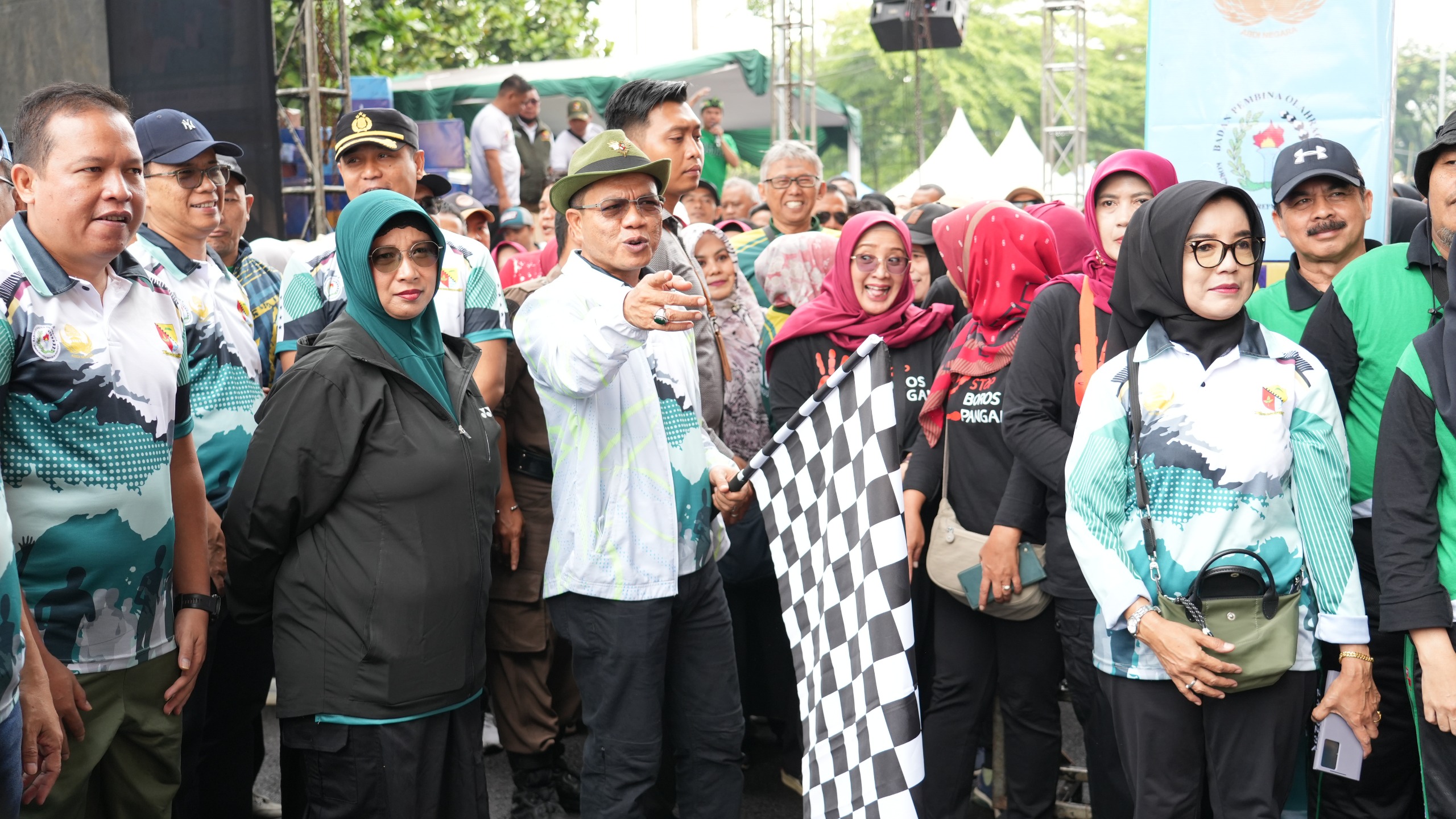 Gerak Jalan Sehat Bedas, Kang DS: Mari Kita Terus Jaga Kesehatan dan Kebugaran untuk Melanjutkan Pembangunan