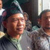 Bupati Bandung Dadang Supriatna saat ditemui awak media di Gor Desa Cileunyi Wetan, Kecamatan Cileunyi, Kabupaten Bandung, Kamis (19/12). Foto Agi