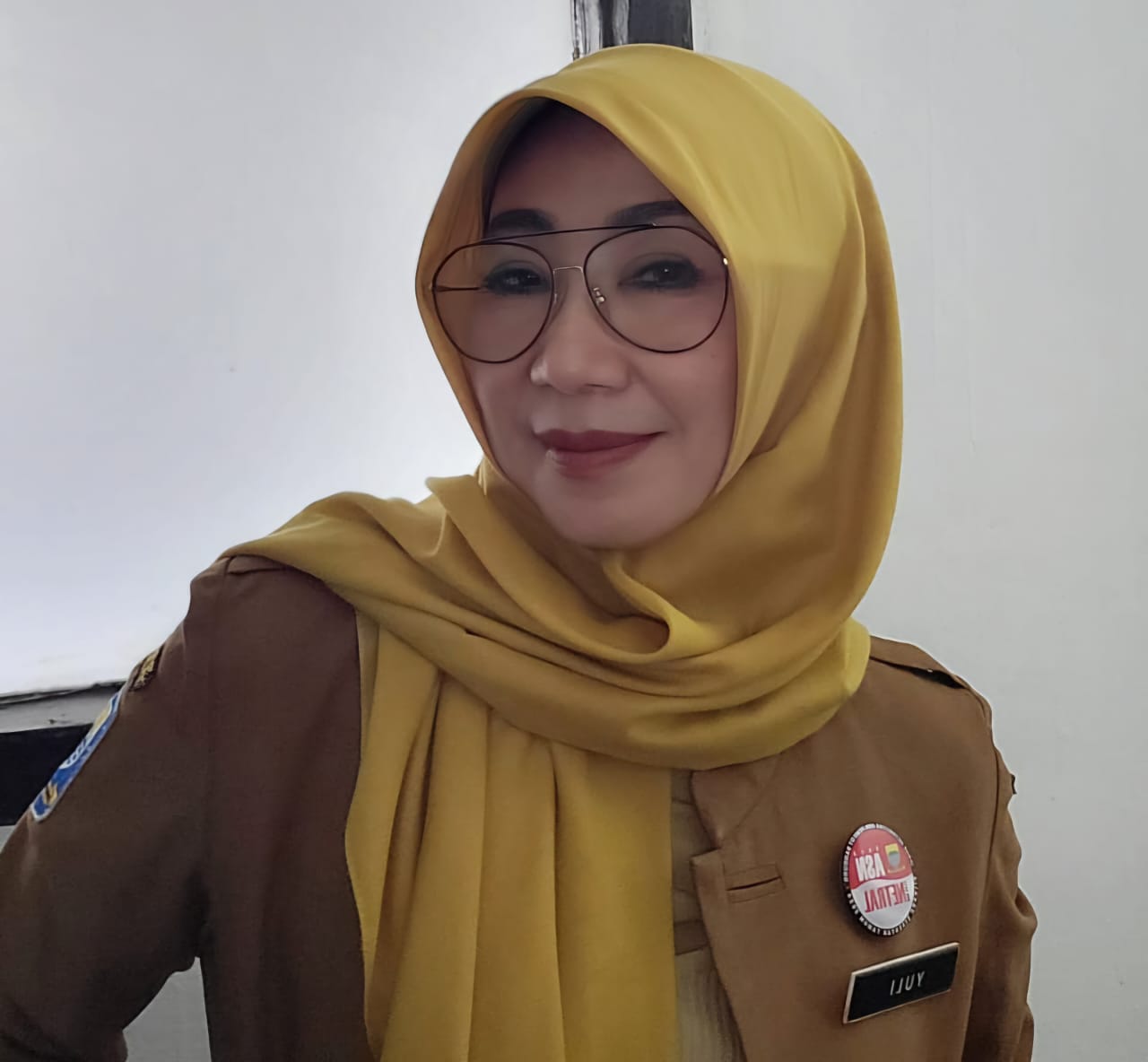 Kepala Sekolah SMPN 28 Bandung DR. Hj. Yuli Nurhayati MPd