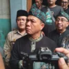 Bupati Bandung, Dadang Supriatna saat diwawancarai di Desa Cileunyi Wetan, Kecamatan Cileunyi, Kabupaten Bandung. (Yanuar/Jabar Ekspres)