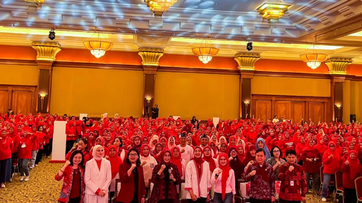 Jajaran TP PKK Kota Bogor saat memperingati Hari Ibu ke-96 tahun 2024, Jumat (20/12). (Yudha Prananda / Jabar Ekspres)