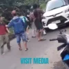 Tangkapan layar video viral pak ogah berkelahi dengan wisatawan Jakarta. Foto :Instagram visit media