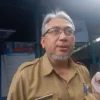 Kepala Dinas Lingkungan Hidup (DLH) Kota Bandung, Dudy Prayudi saat meninjau TPST Babakan Siliwangi, Kota Bandung, Selasa (24/12). (Nizar/Jabar Ekspres)