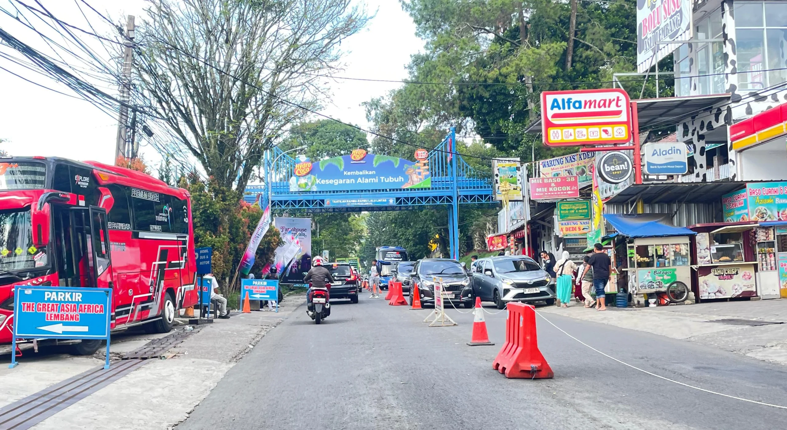 Situasi arus lalu lintas di lokasi wisata kawasan Lembang, Bandung Barat ramai lancar. Jumat (27/12). Dok Jabar Ekspres