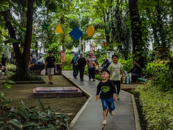 Ilustrasi Foto Taman Lansia Bandung, Sabtu (28/12). Foto: Dimas Rachmatsyah/ Jabar Ekspres