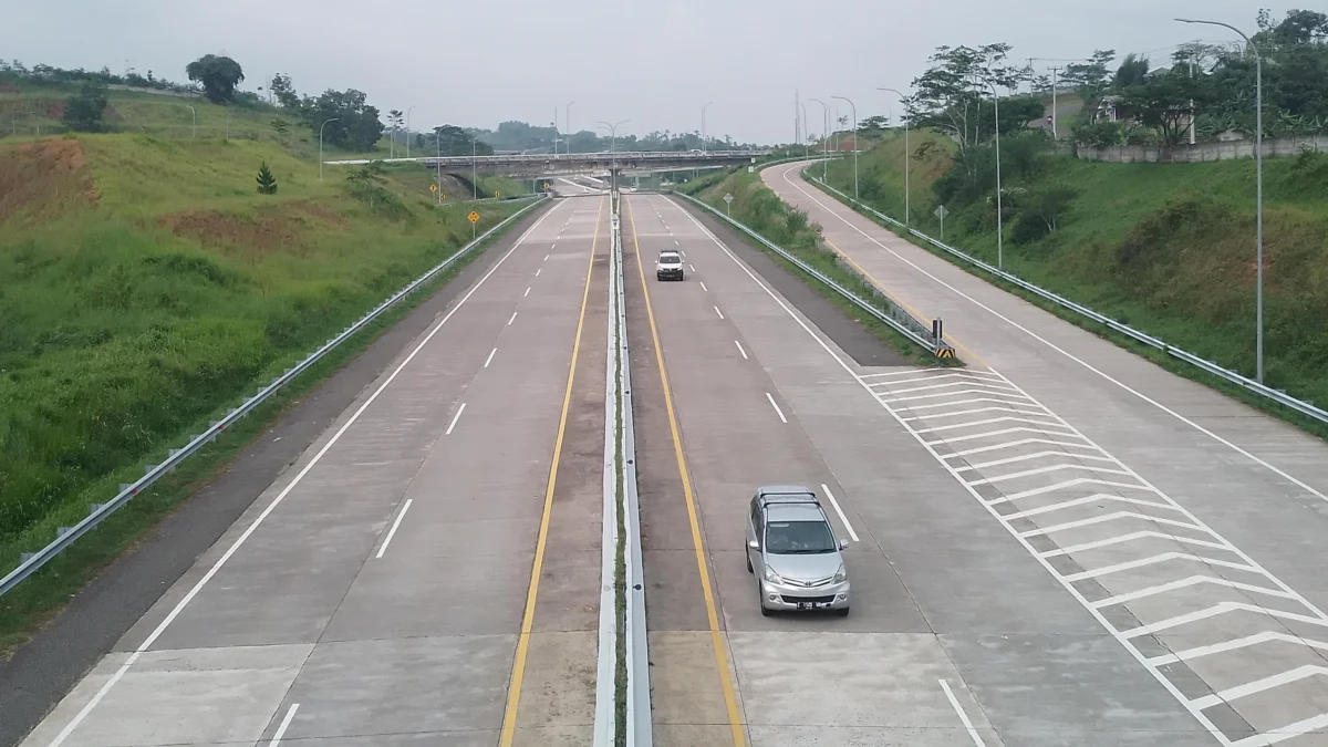 Ilustrasi: Ruas Jalan Tol Cisumdawu di wilayah Kecamatan Pamulihan, Kabupaten Sumedang, Provinsi Jawa Barat. (Yanuar/Jabar Ekspres)