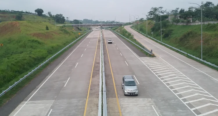 Ilustrasi: Ruas Jalan Tol Cisumdawu di wilayah Kecamatan Pamulihan, Kabupaten Sumedang, Provinsi Jawa Barat. (Yanuar/Jabar Ekspres)