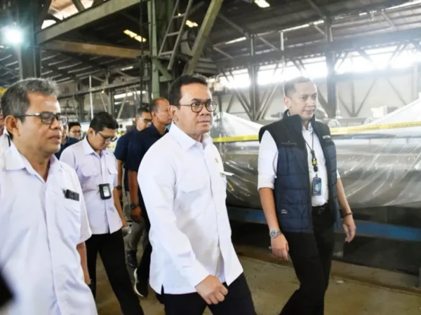 Menteri Perdagangan (Mendag) Budi Santoso saat memimpin ekspos baja lembaran lapis seng di Gudang Produsen, Cikarang, Bekasi, Jawa Barat. (Foto/ANTARA)