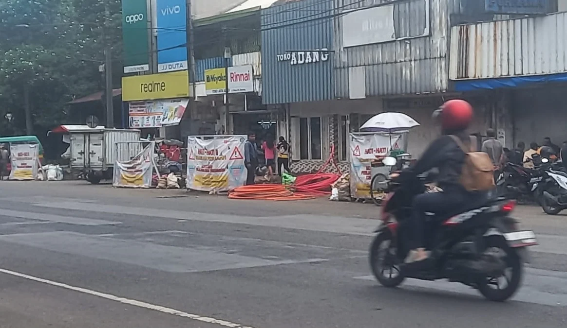 Proyek galian kabel atau proyek ducting yang dikerjakan oleh salah satu BUMD Pemerintah Kota Bandung, PT Bandung Infra Investama makan korban