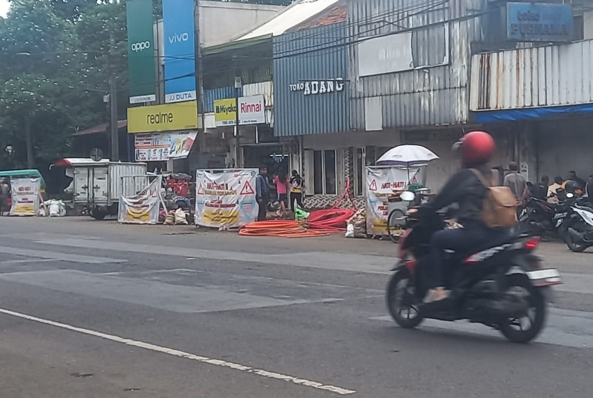 Proyek galian kabel atau proyek ducting yang dikerjakan oleh salah satu BUMD Pemerintah Kota Bandung, PT Bandung Infra Investama makan korban