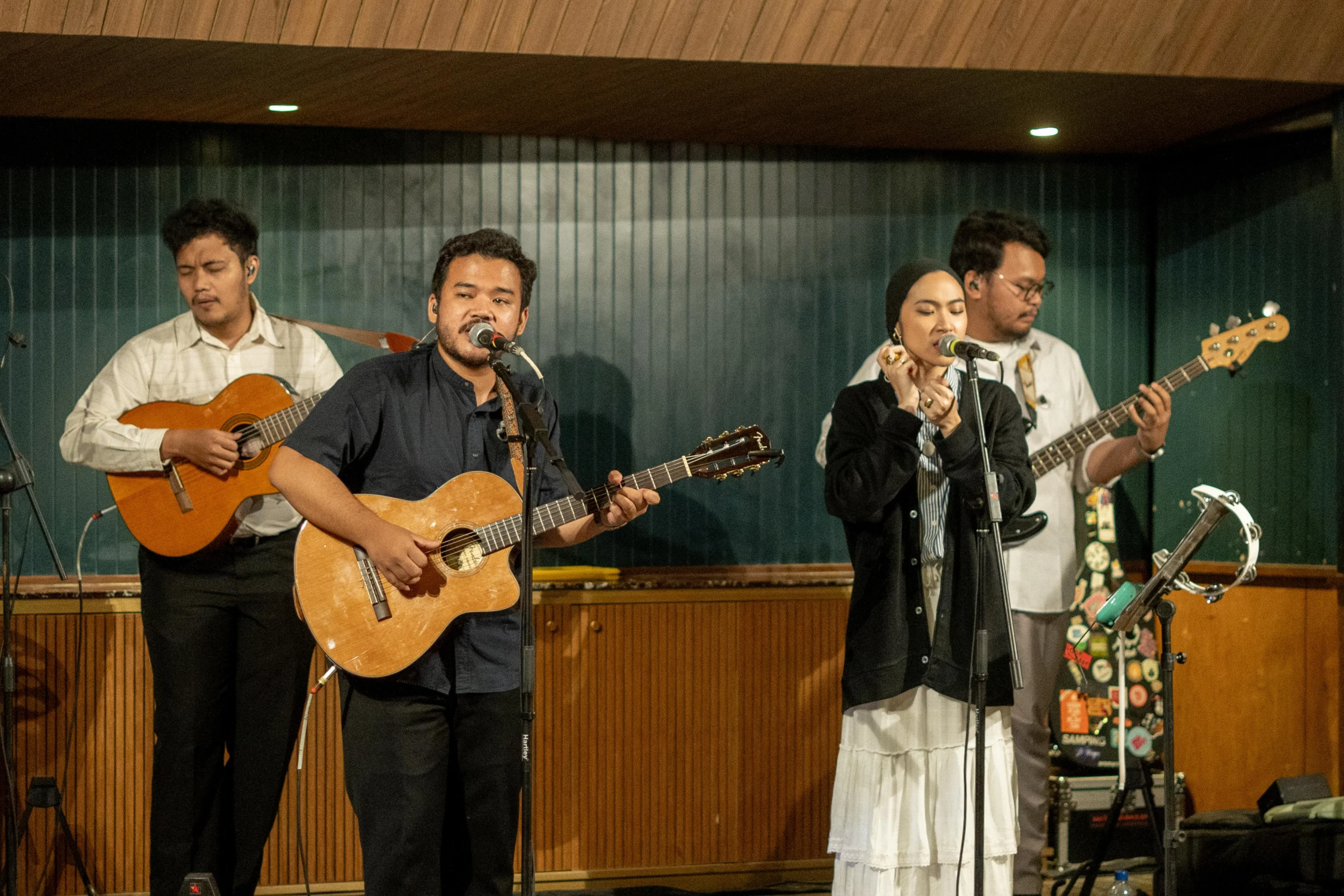 Acara relaunching menu baru Darjeeling ini juga dimeriahkan dengan sajian live musik oleh Raksuma