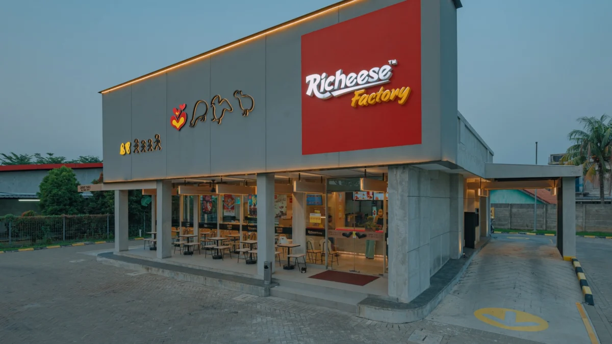 Salah satu restoran lokal Richeese Factory dinobatkan sebagai makanan cepat saji atau fast food paling favorit menurut hasil survei Jakpat.