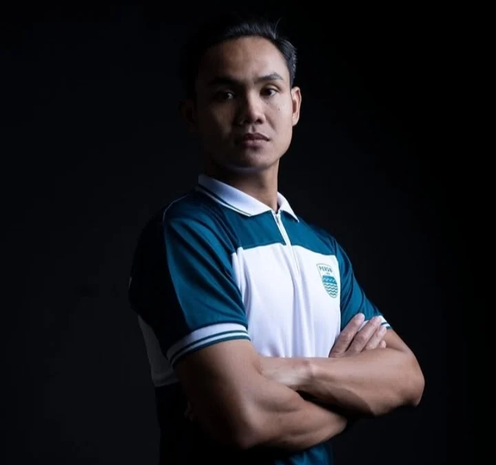 Benidektus official Persib yang kena bogem mentah suporter Persis/