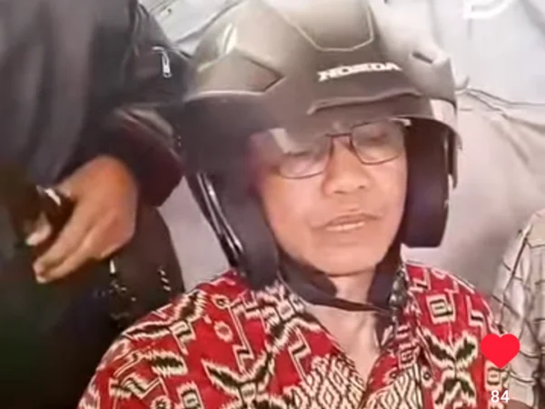 Ayah korban kisruh Ojol Vs Opang Cimekar murka sang anak alami luka serius. (Tangkapan Layar Instagram / Jabar Ekspres)