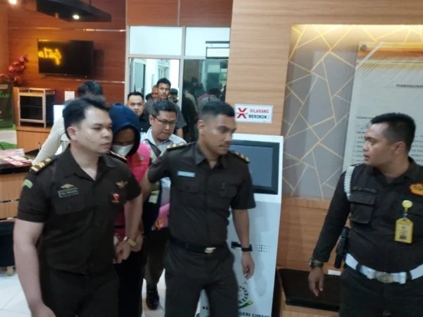 Seorang ASN dari  Satpol PP dan Pemadam Kebakaran Kota Cimahi berinisial R ditetapkan sebagai tersangka dalam kasus tindak korupsi.