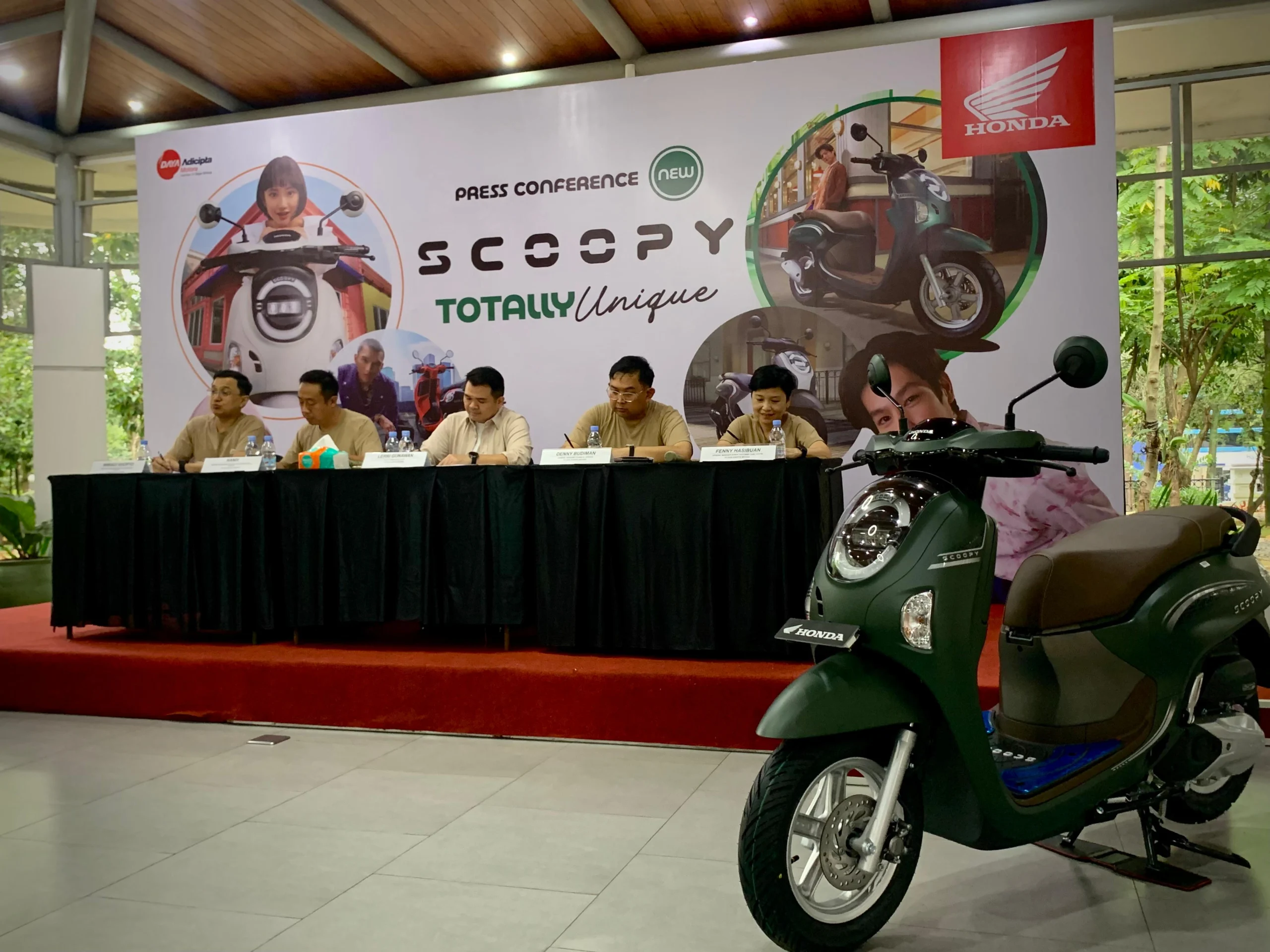 Setelah lama ditunggu oleh penggemar Scooter matic,  PT Daya Adicipta Motora resmi memperkenalkan New Honda Scoopy di Jawa Barat.