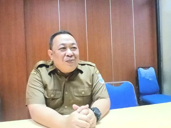 Kepala Bidang HI dan Jamsos Disnaker Kota Cimahi, Febie Perdana Kusumah sebut Masih Tunggu Keputusan Penetapan Kenaikan UMP (mong)