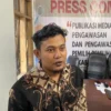 Ketua Bawaslu Bandung Barat, Riza Nasrul Falah Sopandi saat ditemui di kantornya. Dok Jabar Ekspres