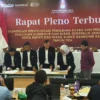 Suasana rapat Pleno rekapitulasi suara tingkat kabupaten yang digelar KPU KBB di Kampung Legok Resort, Kecamatan Lembang. Kamis (5/12). Dok Jabar Ekspres