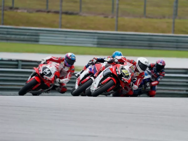 Para pembalap AHRT menunjukan dominasinya di AP250 pada ARRC 2024. (foto/ Astra Honda Racing Team)