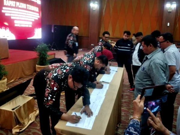 Saksi Haru Dhani Menolak Tanda Tangani Hasil Rekap KPU Kota Bandung