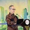 Ketua Dewan Komisioner OJK Mahendra Siregar