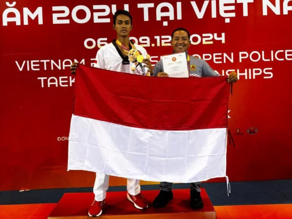 Anggota Samapta Polresta Bogor Kota, Bripda Salim Azhar meraih medali emas dalam kejuaraan Police Taekwondo di Vietnam. (Yudha Prananda / Istimewa)