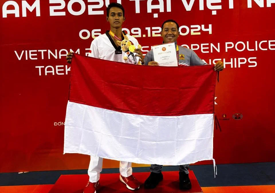 Anggota Samapta Polresta Bogor Kota, Bripda Salim Azhar meraih medali emas dalam kejuaraan Police Taekwondo di Vietnam. (Yudha Prananda / Istimewa)