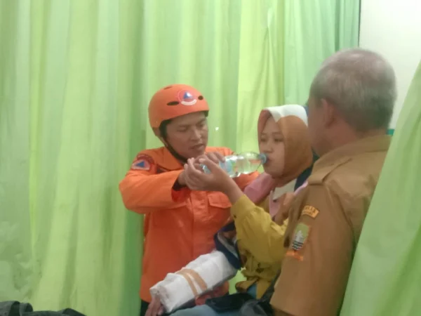 4 Orang Tertimpa Pohon Tumbang di Jalan Bandung-Sumedang