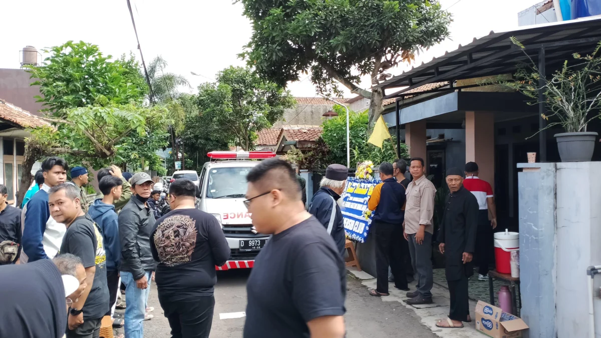 Suasana di rumah Fathir, bobotoh yang meninggal saat hendak menonton Persib vs PSS Sleman.