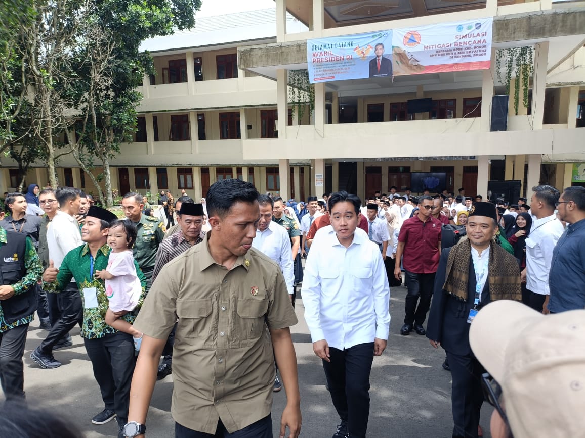 Wapres Gibran Rakabuming Raka saat mengunjungi Muhammadiyah Boarding Scholl. (Foto: Sandika Fadilah / Jabar Ekspres)