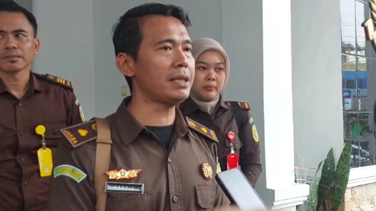 Kasi Pidsus Kejaksaan Negeri Ciamis, Herry Triyadi saat diwawancara awak media belum lama ini. (Cecep Herdi/Jabar Ekspres)