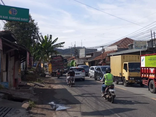 Uji Coba Rekayasa Jalan di Kawasan Perkotaan Padalarang Dikeluhkan, Justru Bikin Macet Panjang