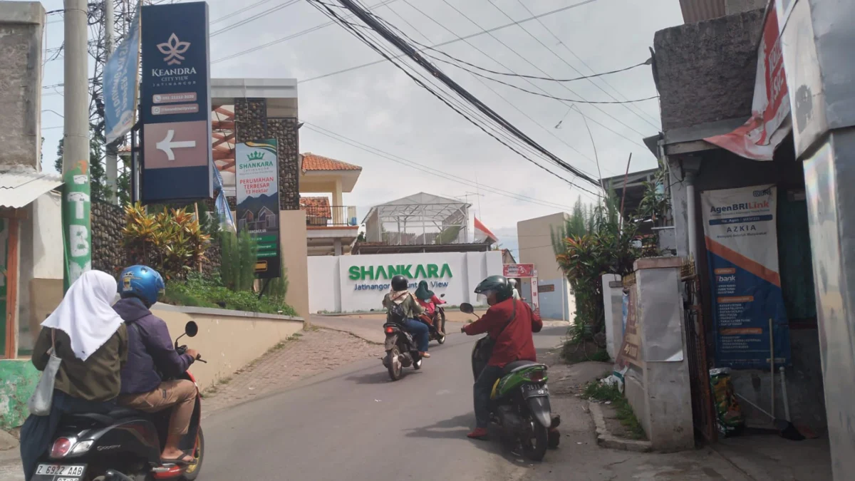 Gerbang masuk Perumahan Keandra City View Jatinangor dan Shankara Jatinangor Mountain View Residance, yang berlokasi di Desa Cisempur, Kecamatan Jatinangor, Kabupaten Sumedang.