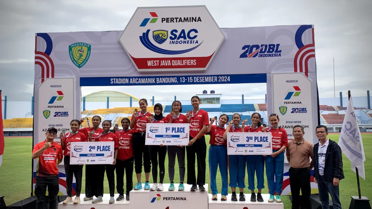 Nadia Aisha (Podium 1 Kanan) dan kawan-kawan berhasil bawa SMAN 27 Bandung berlaga di kejuaraan Nasional Pertamina SAC Championship (Sadam / JE)