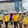 Dok. Pj Gubernur Jabar, Bey Triadi Machmudin saat meninjau pembangunan Flyover Nurtanio Bandung. Senin (16/12). Foto. Sandi Nugraha.