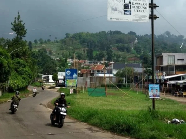 Kawasan Bandung Utara yang nampak beralih fungsi. (Son)