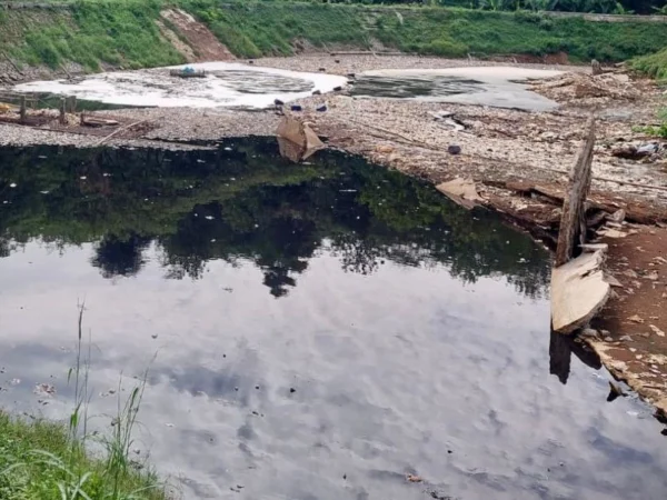 Kolam stabilisasi pengolahan air lindi dari TPA Sarimukti di Kecamatan Cipatat, Bandung Barat. Dok Jabar Ekspres