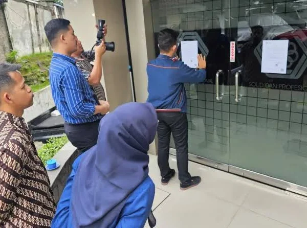 Kantor BPR Kencana Cimindi saat Disegel OJK (IST)